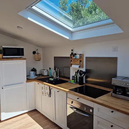 Maisonette Private Garden דירה מסאנז'